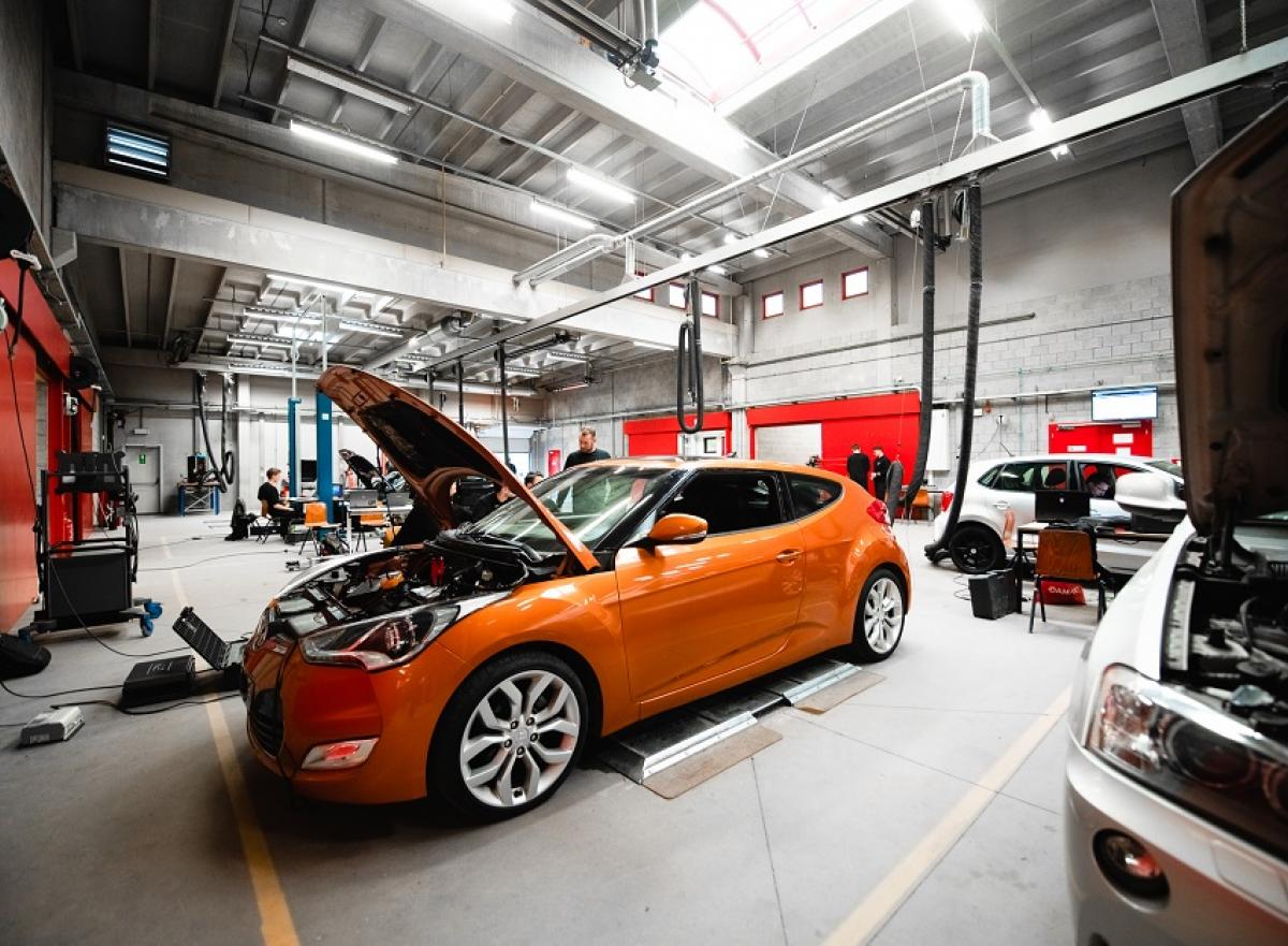Autotechnologisch Centrum - Bachelor Autotechnologie - KdG Hogeschool