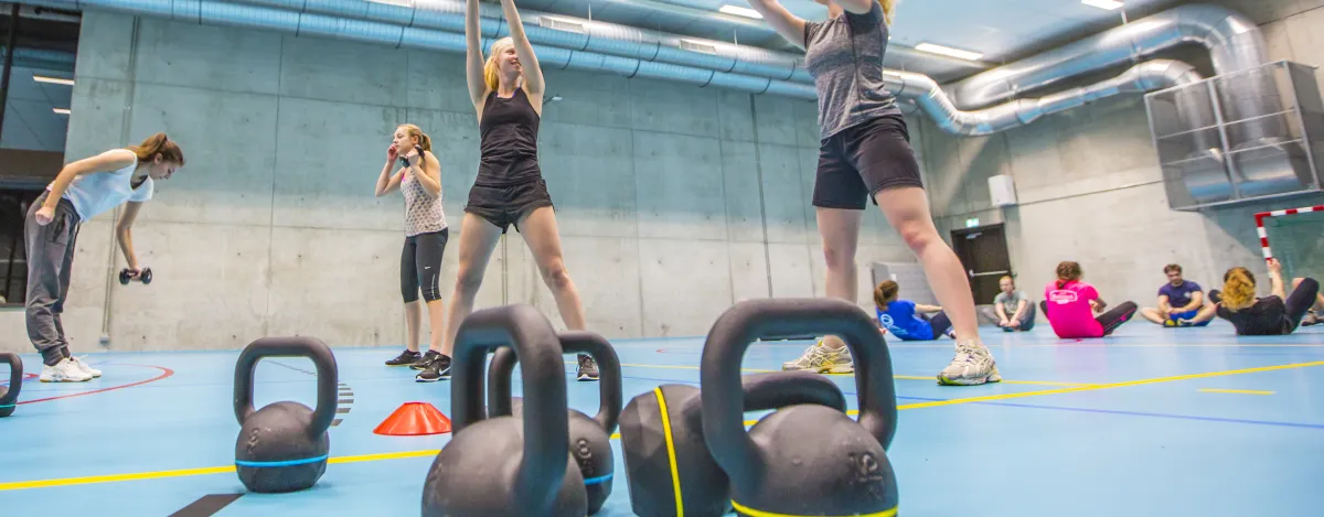 Crosstrainer met kettlebell