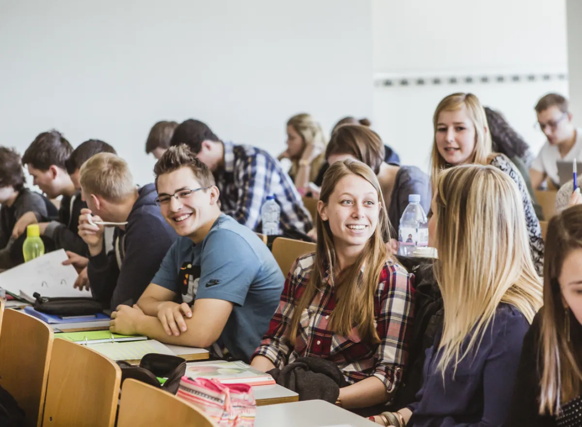 Campus Groenplaats: students in a classroom