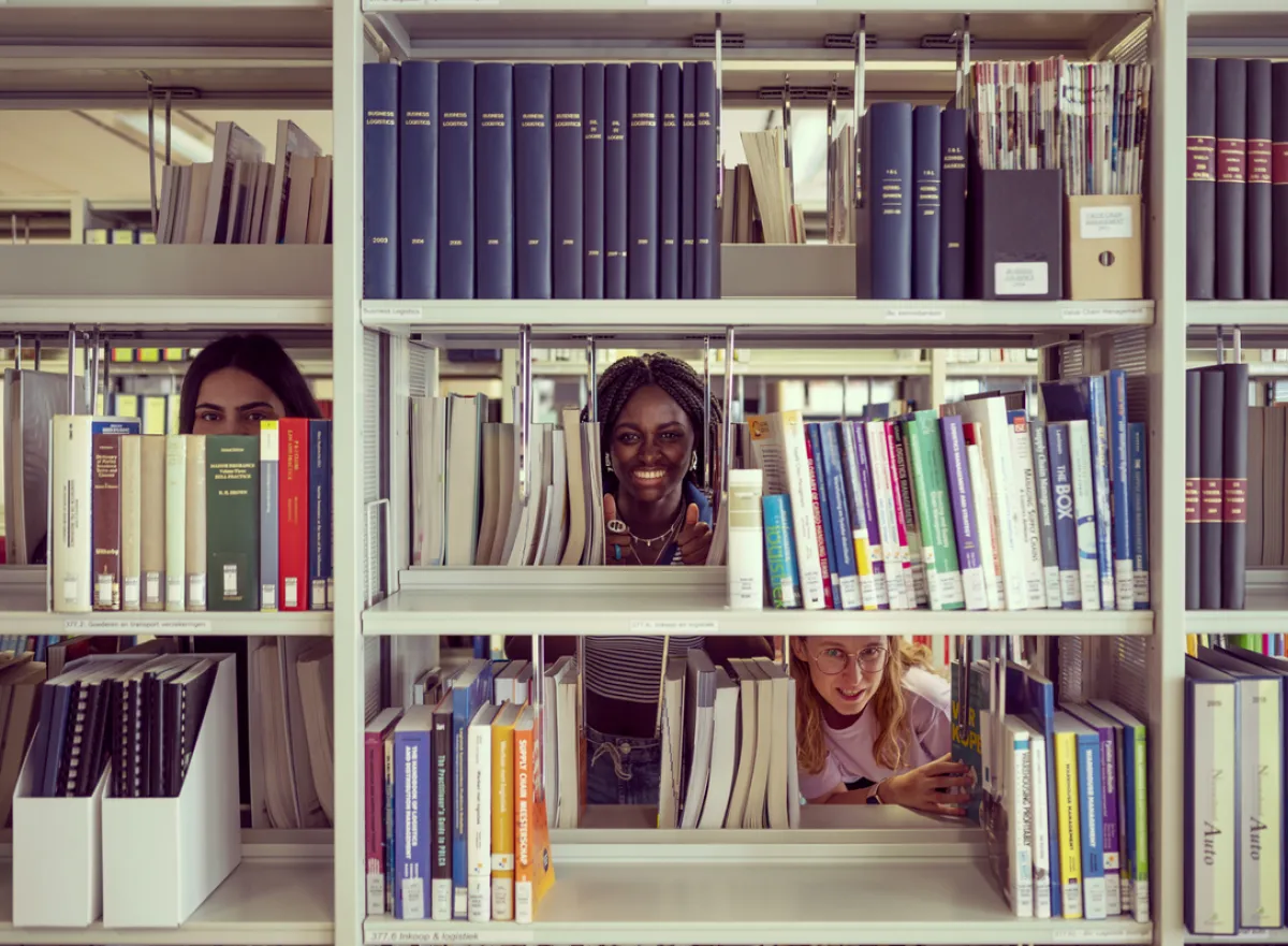 Campus Groenplaats: students in one of our librarys