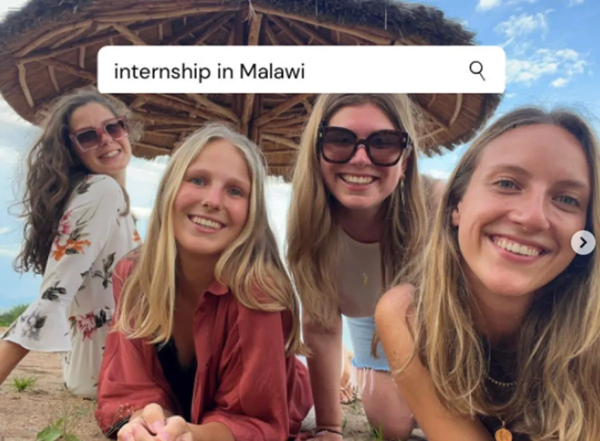 Studentes Noa, Marlies, Silke and Treesje op stage in Malawi, Afrika
