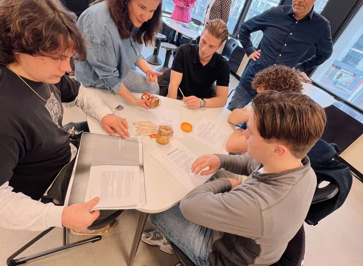 Studenten Marketing tijdens een masterclass copywriting