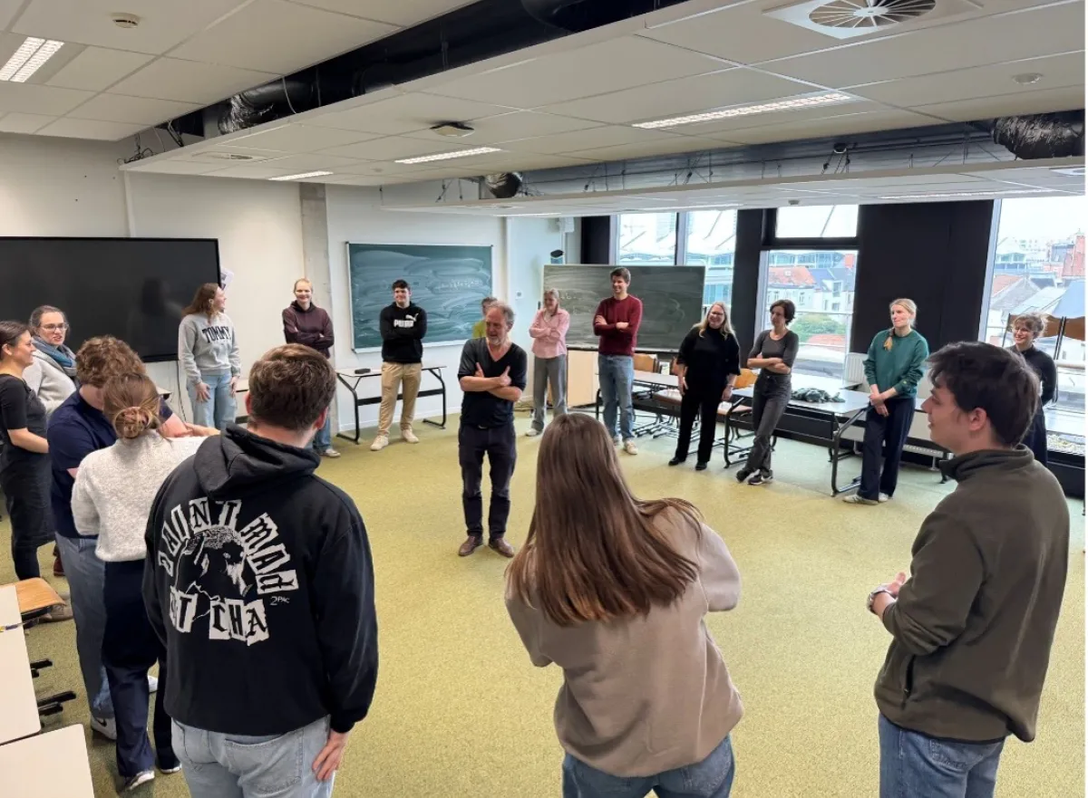 Workshops rond mimiek, lichaamstaal, intonatie en articulatie – werk aan je talenten als leraar Nederlands!