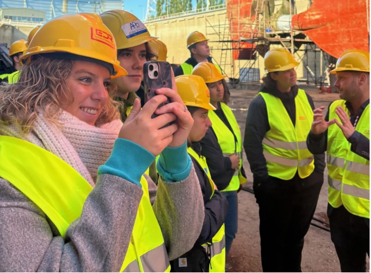 Derdejaarsstudenten nemen een kijkje bij EDR Antwerp Shipyard, de grootste scheepsherstelwerf van België.