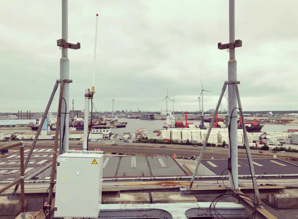 Antennes op dak