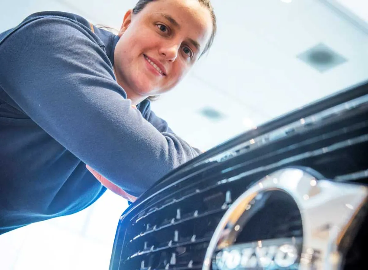 Karlien Hofman - Personal Service Technician - VOLVO Van Kasteren - oud student autotechnologie Karel de Grote Hogeschool